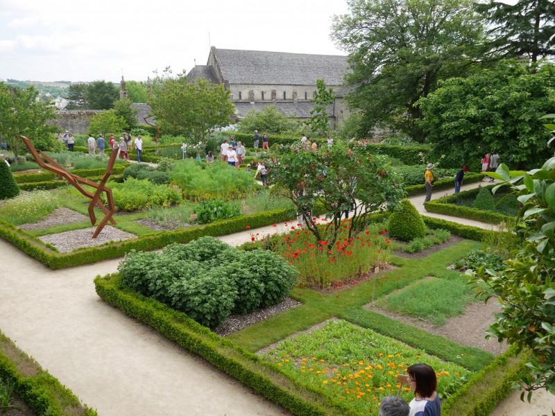 Promenons-nous dans les jardins