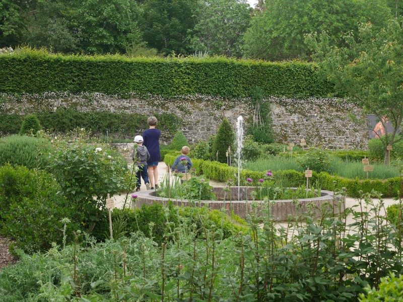 Promenons-nous dans les jardins