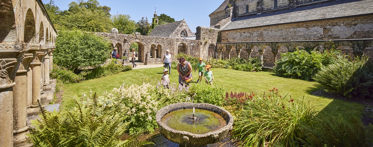 Abbaye de Daoulas - image Une abbaye aux multiples vies