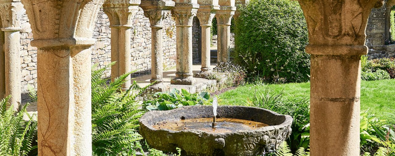 Abbaye de Daoulas - Image - Vasque du cloître