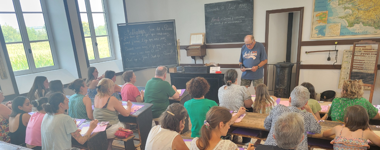 Musée de l'école rurale - Dictée à la plume