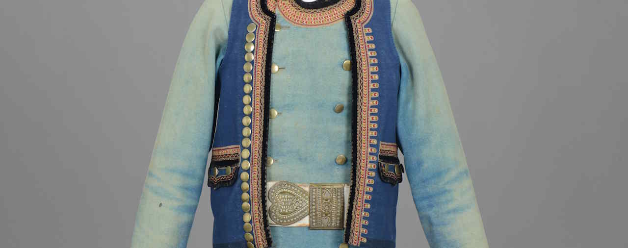 Mus&eacute;e d&eacute;partemental breton - image 3 Modes et cliches costume bleu