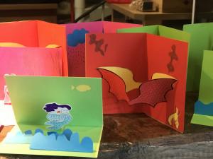 Créatures surgissantes et rugissantes