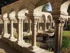 Une abbaye aux couleurs locales