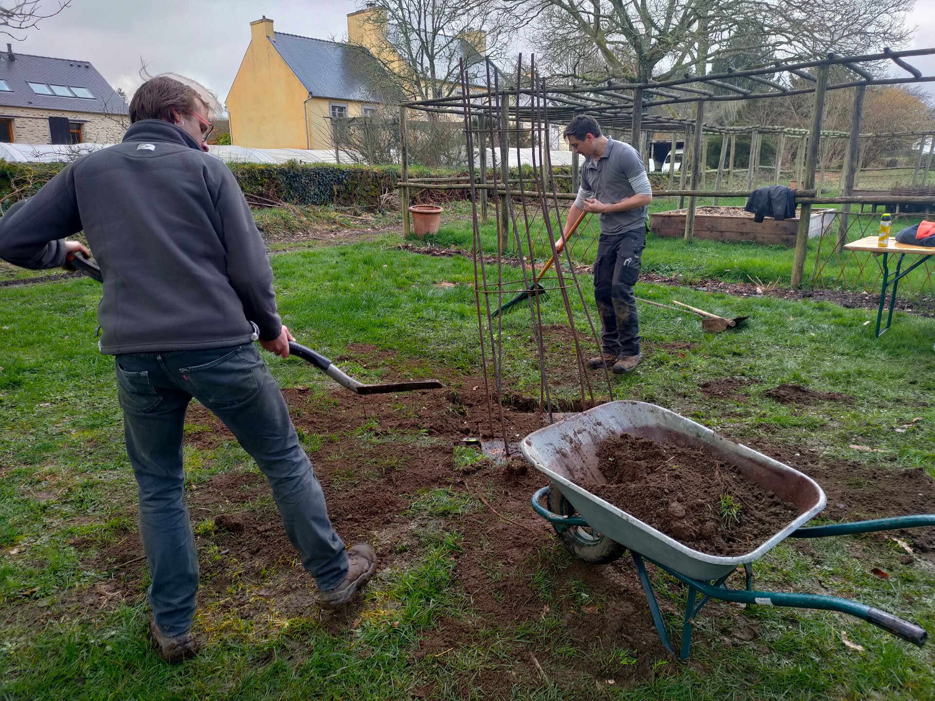 Abbaye du Relec - Projet Art'bre - Fin Février - Installation de la structure de l'arbre